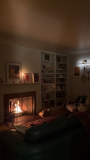 Interior - Delightful 1-bedroom corporate apartment in vibrant in the center of Portland. (Portland)