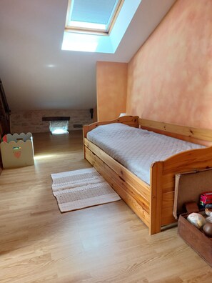 Iron/ironing board - Vrbo Property (Vaylats)
