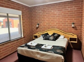 Iron/ironing board, free WiFi - Edithburgh Seaside Motel (Edithburgh)