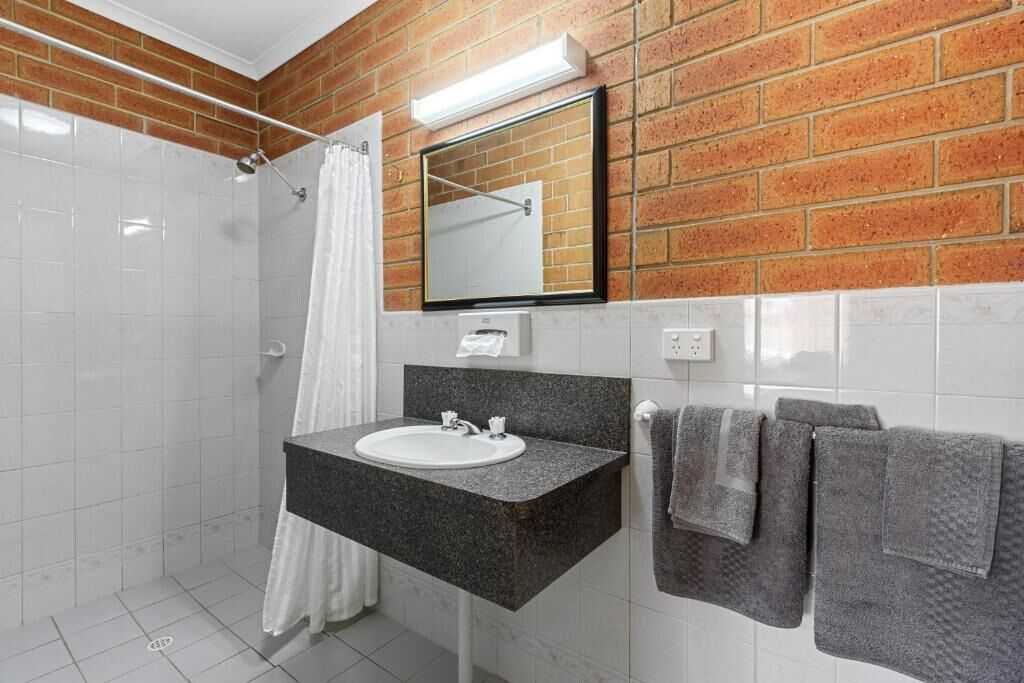 Standard Double Room | Bathroom
