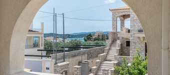 Kyma Arch House: Authentisches Wohnerlebnis mit Panoramablick in Porto Cheli