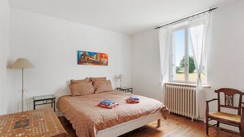 7 slaapkamers, een strijkplank/strijkijzer, wifi, beddengoed