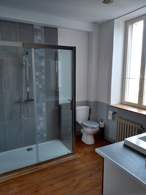 Dusche, Haartrockner, Handtücher