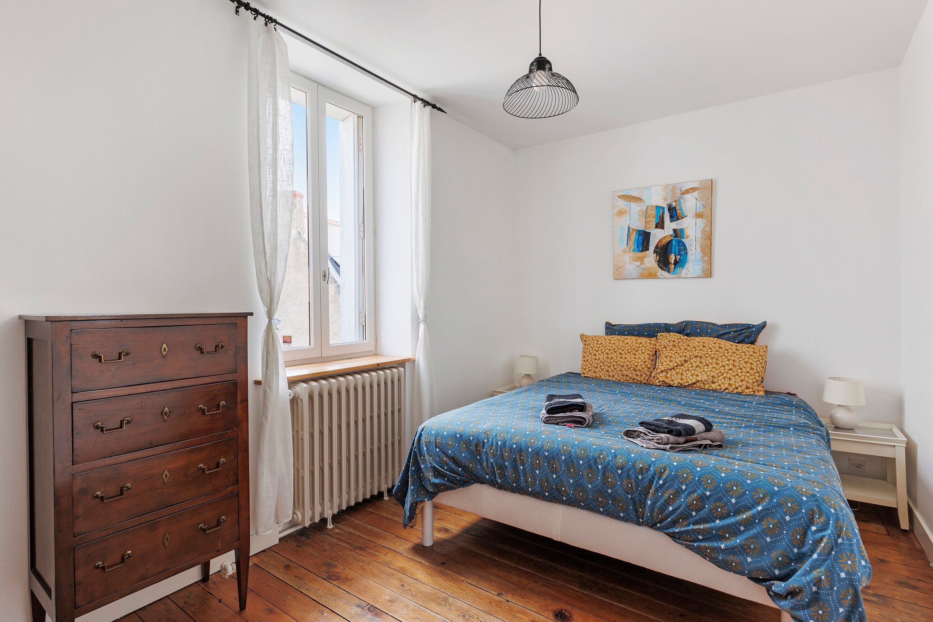 7 bedrooms, iron/ironing board, WiFi, bed sheets