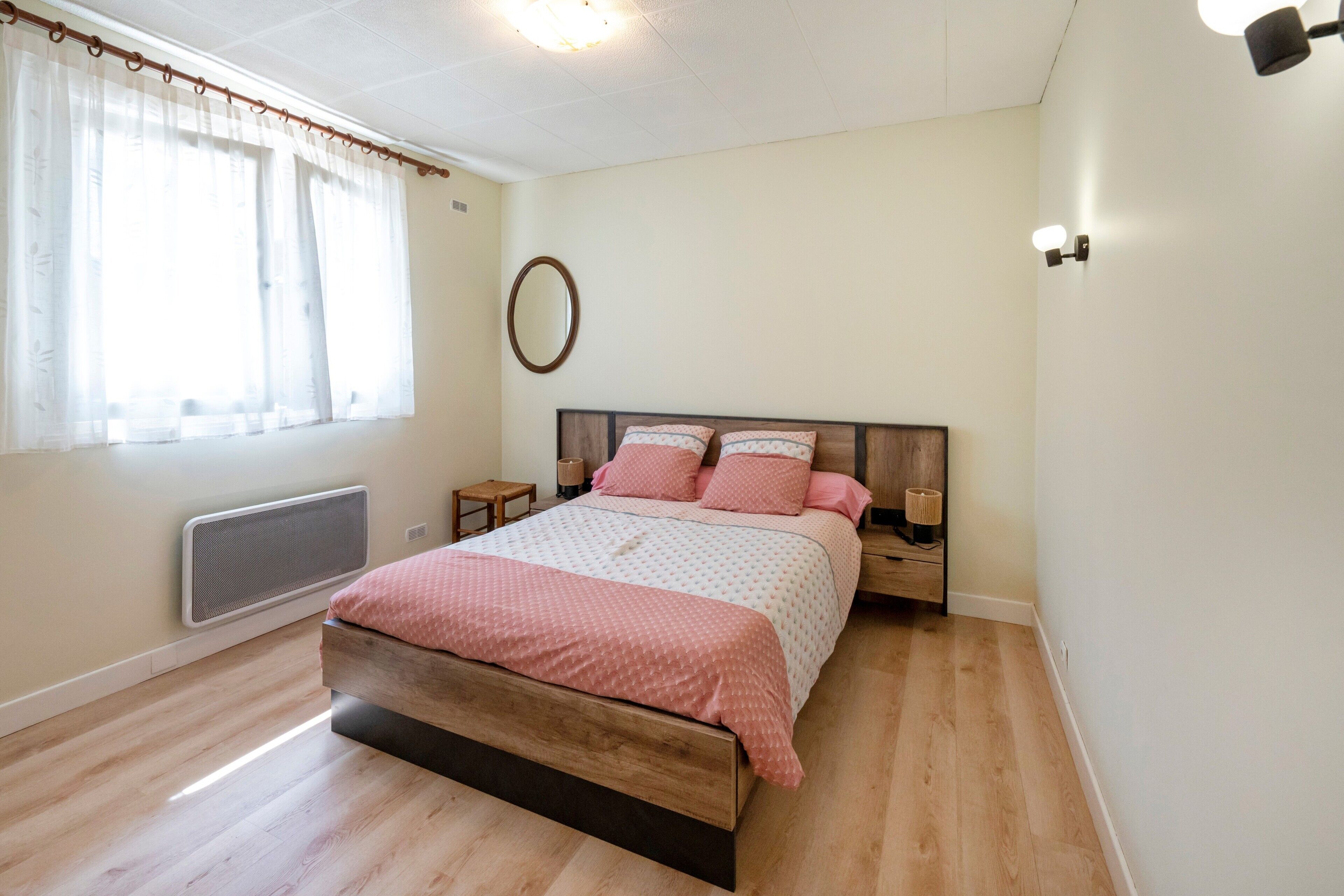 2 dormitorios, tabla de planchar con plancha, wifi y ropa de cama