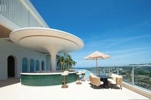 Poolside bar - LAYARDA HOTEL SANYA HAITANG BAY (Sanya)