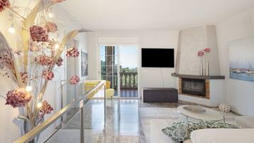 TV, fireplace