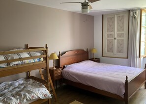 Bügeleisen/Bügelbrett, Bettwäsche