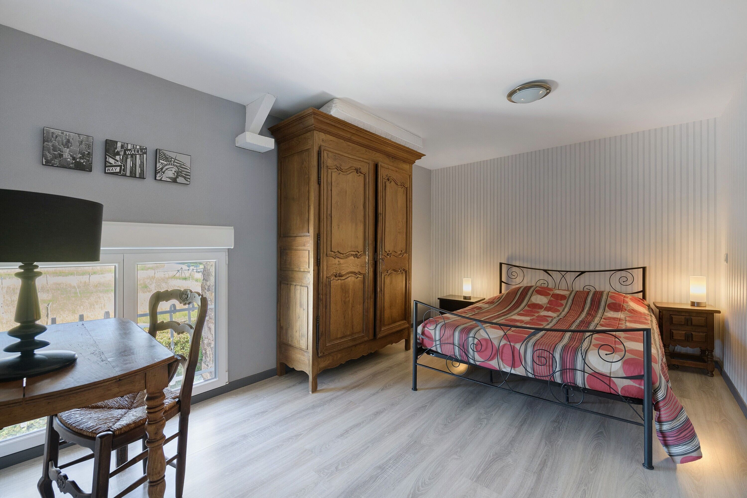 6 bedrooms, iron/ironing board, WiFi
