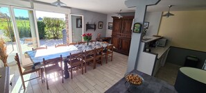 Dining - Gîte des Bois – Spacious Family Retreat in the Heart of La Vanlée Bay (Bricqueville-sur-Mer)
