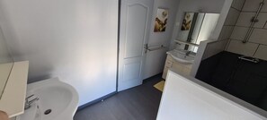 Douche, sèche-cheveux
