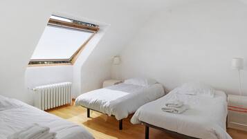 3 slaapkamers, een strijkplank/strijkijzer, wifi, beddengoed