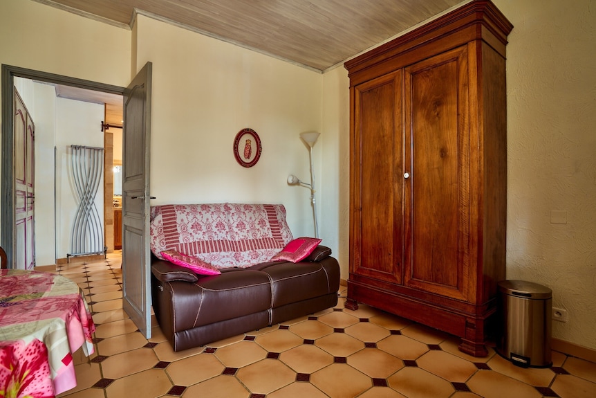 'Bel Air En Luberon' Gîte Avec Piscine Partagée, Vue Panoramique Sur Le Luberon - Apt