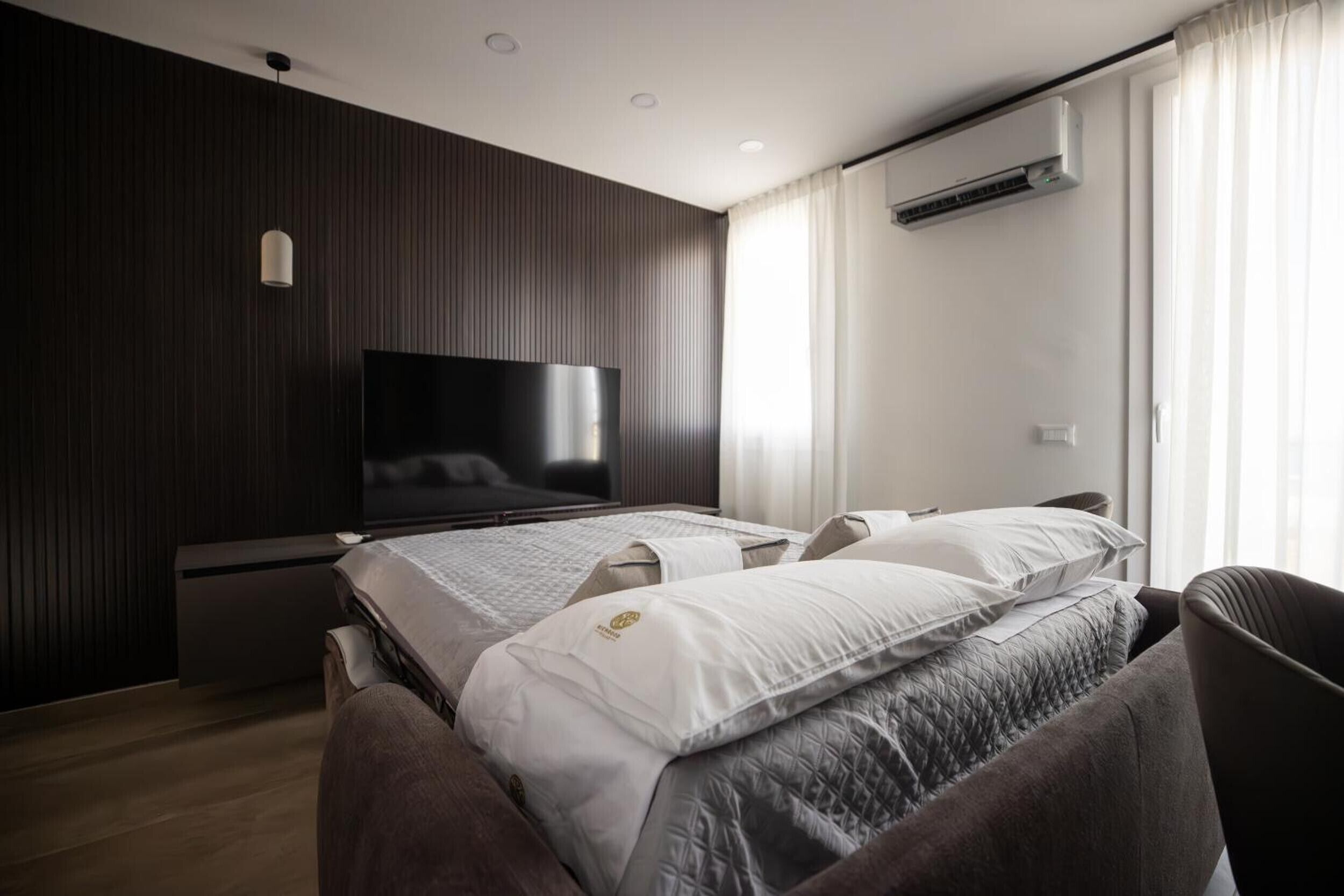 2 habitaciones, tabla de planchar con plancha, wifi y ropa de cama 