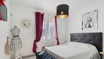 3 chambres, fer et planche à repasser, Wi-Fi, literie fournie