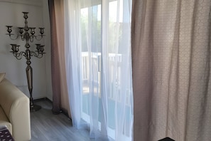 Interior - Apartment '4 Rooms and Garden' with Private Terrace, Wi-Fi and Air Conditioning (Valras-Plage)