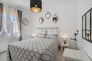 3 habitaciones, tabla de planchar con plancha, wifi y ropa de cama 