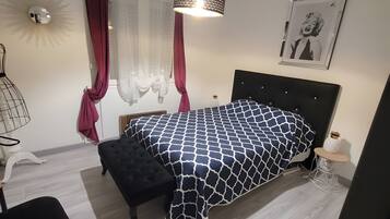3 slaapkamers, een strijkplank/strijkijzer, wifi, beddengoed
