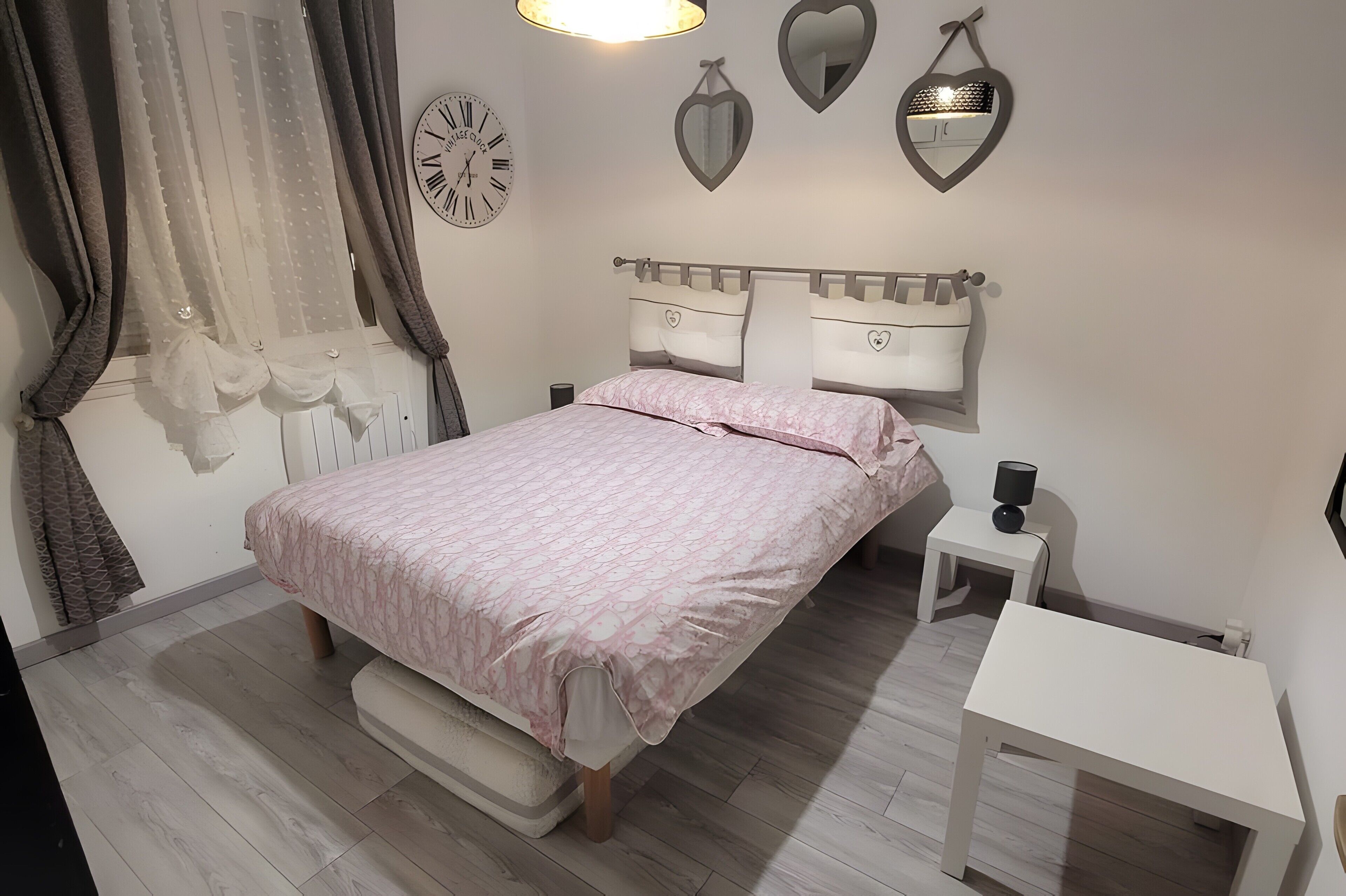 3 chambres, fer et planche à repasser, Wi-Fi, draps fournis