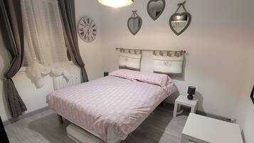 3 chambres, fer et planche Ă repasser, Wi-Fi, draps fournis