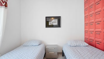 3 slaapkamers, een strijkplank/strijkijzer, wifi, beddengoed