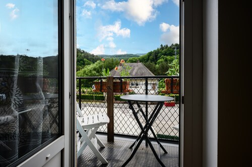 Apartment "L'appartement d'Odile" with Mountain View, Wi-Fi, and Air Conditioning