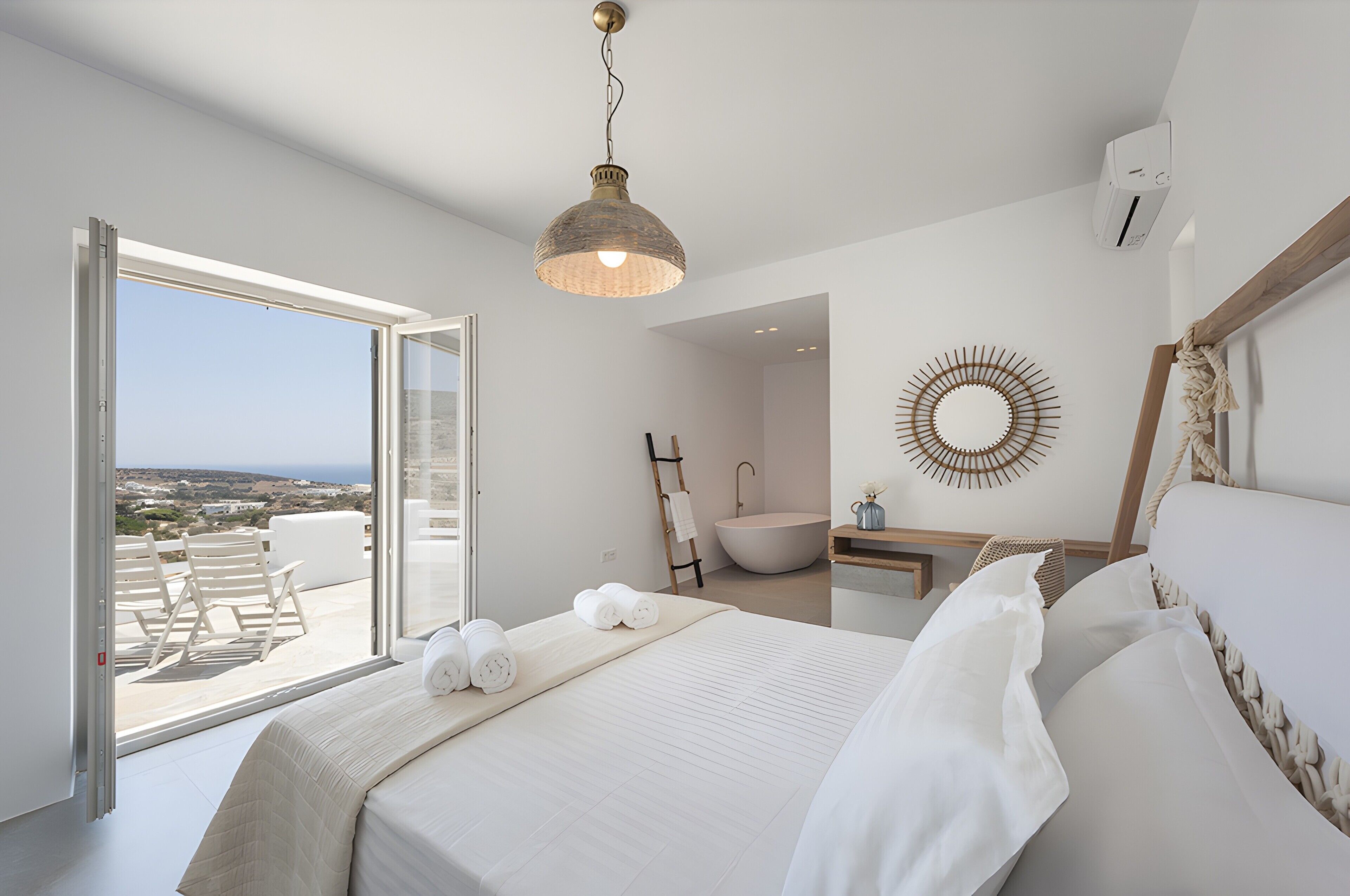 3 habitaciones, tabla de planchar con plancha, wifi y ropa de cama 