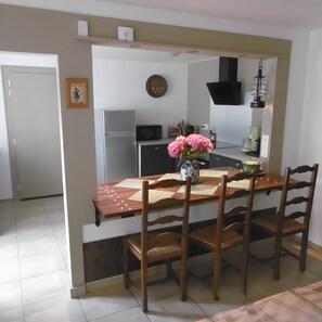 Fridge, microwave, oven, stovetop - Duplex Apartment for 6 Guests – La Maison d'Odile (Lièpvre)