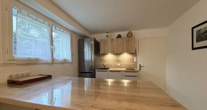 Appartement des Camélias – 100m from the Beach