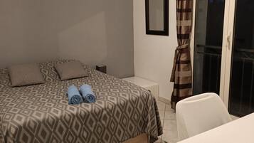 1 chambre, fer et planche à repasser, Wi-Fi, draps fournis