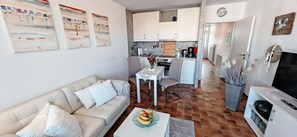 TV, stereo - Apartment 'Friesenwind, 32' with Balcony and Wi-Fi (Norderney)