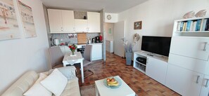 TV, stereo - Apartment 'Friesenwind, 32' with Balcony and Wi-Fi (Norderney)