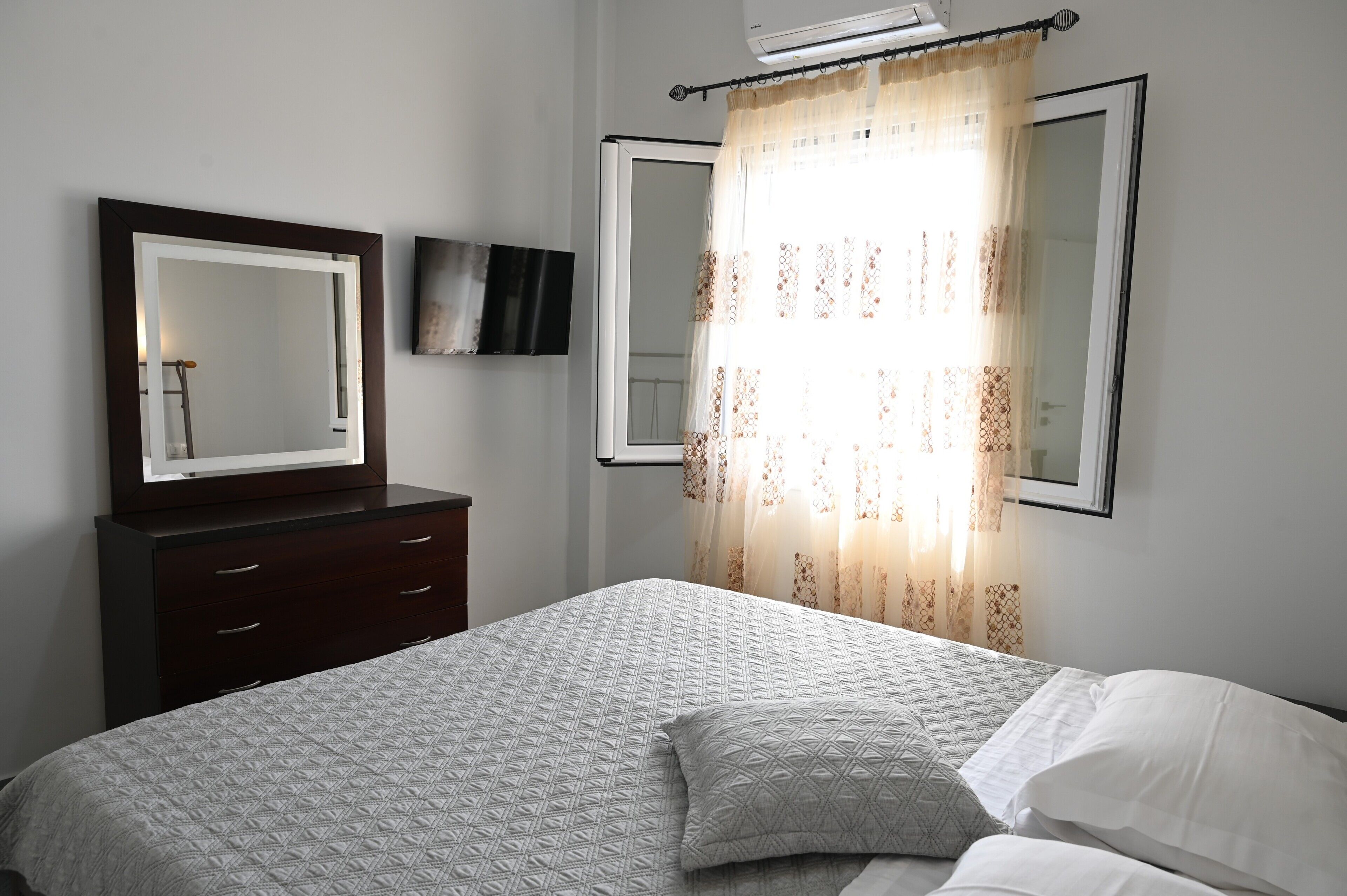 2 chambres, fer et planche à repasser, Wi-Fi, draps fournis