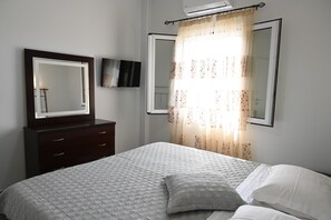 2 chambres, fer et planche à repasser, Wi-Fi, draps fournis