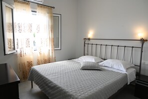 2 habitaciones, tabla de planchar con plancha, wifi y ropa de cama 