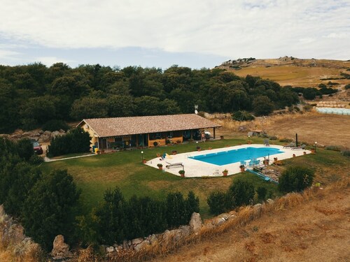 Holiday Home 'Farm Holiday Sa Raighina - Right' with Shared Pool, Wi-Fi and Air Conditioning