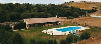 Holiday Home 'Farm Holiday Sa Raighina - Right' with Shared Pool, Wi-Fi and Air Conditioning