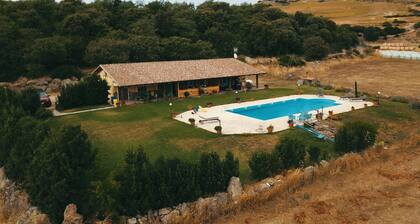 Holiday Home 'Farm Holiday Sa Raighina - Right' with Shared Pool, Wi-Fi and Air Conditioning