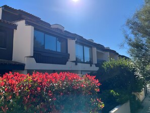 A modern two-story house with large windows and a white facade. - Apartment 'Cap Ferret Pool Ref 137' with Shared Pool and Balcony (Lège-Cap-Ferret)
