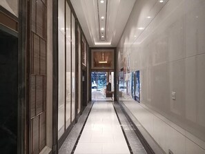 Interior - J&H-Invis-High-Rise Panoramic Art Hotel (Chongqing)