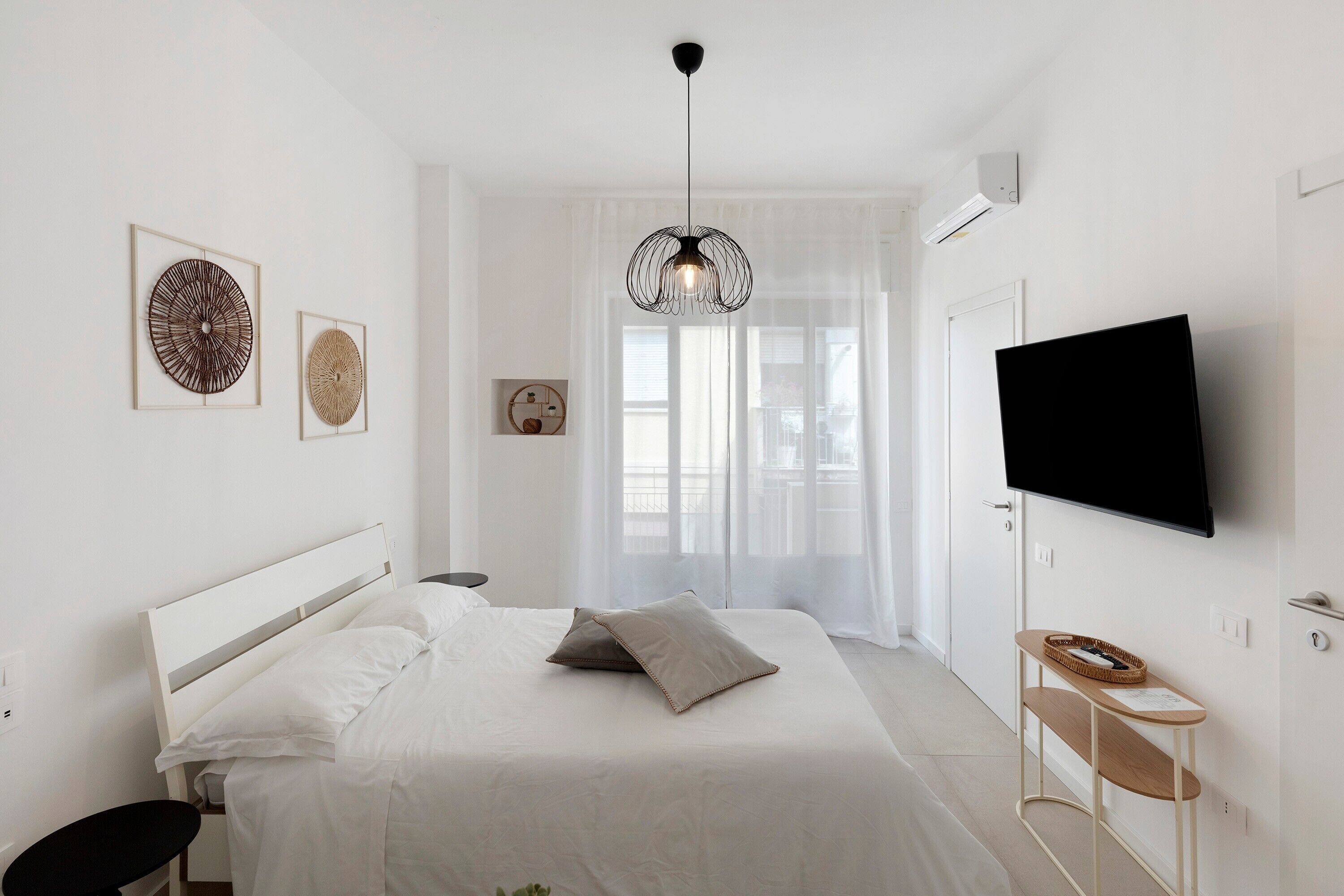 WiFi, bed sheets, wheelchair access