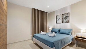 A bedroom with a bed, bedside tables, a lamp, and a window with curtains. - Etesia Apartment with Balcony, Wi-Fi and Air Conditioning (Santa Flavia)