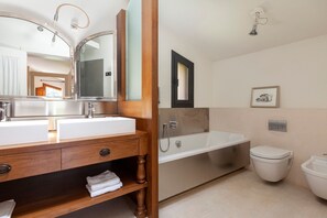 Shower, hair dryer, towels - Vacation Home 'Masia Els Nocs' with Mountain Views, Wi-Fi, and Air Conditioning (Jorba)