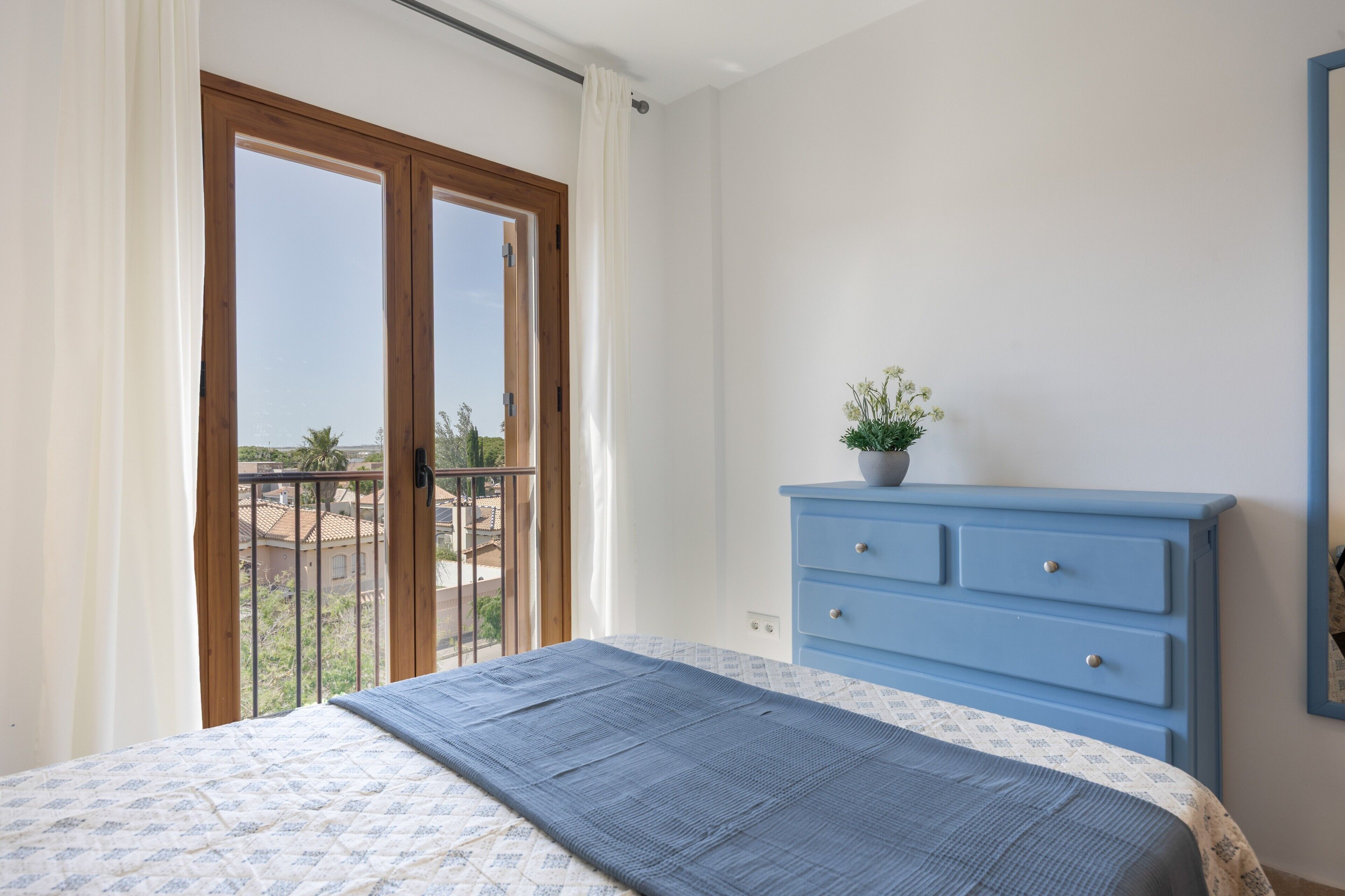 2 slaapkamers, een strijkplank/strijkijzer, beddengoed