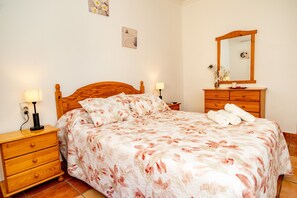 3 makuuhuonetta, silitysrauta/-lauta, Wi-Fi, vuodevaatteet