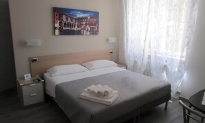 1 bedroom, WiFi, bed sheets - Comfortable Room in Guest House (Verona)