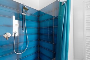 A shower with a handheld showerhead and a wall-mounted control. - Room 'Pesci' with Mountain View, Wi-Fi and Air Conditioning (Bastia)