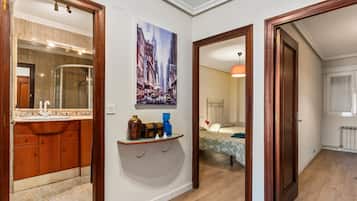 2 chambres, fer et planche à repasser, Wi-Fi, draps fournis