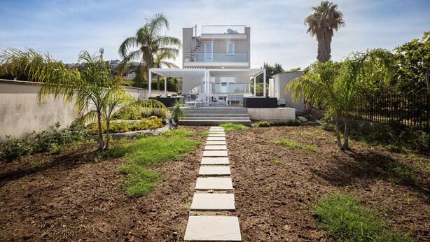 A modern two-story house with a paved pathway leading to the entrance. - Villa 'Zefira Mare' with Sea View, Wi-Fi, and Air Conditioning (Altavilla Milicia)