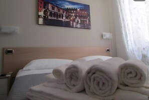WiFi, bed sheets - Comfortable Room in Guest House (Verona)